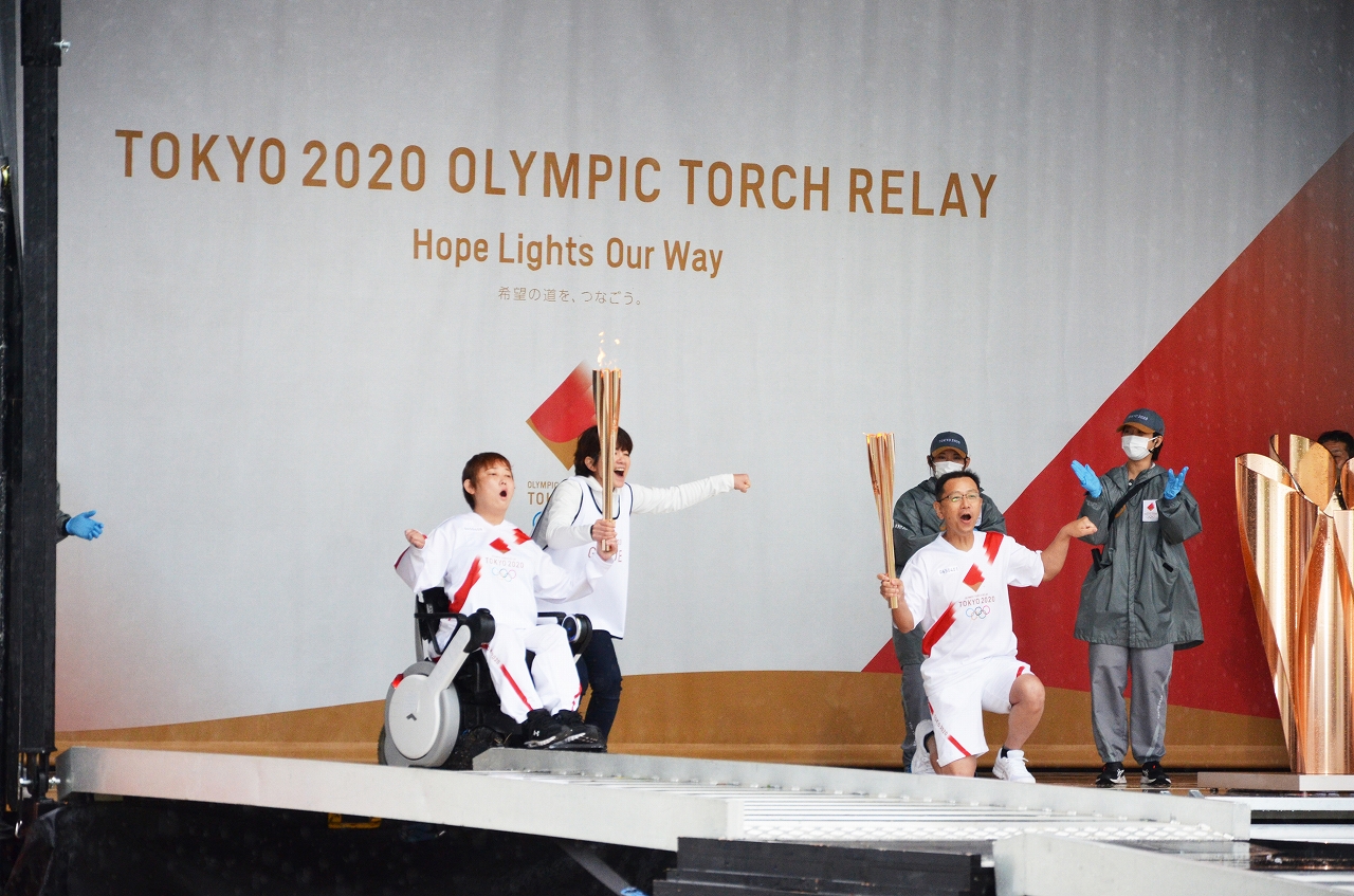 サンアクア社員が聖火ランナーに